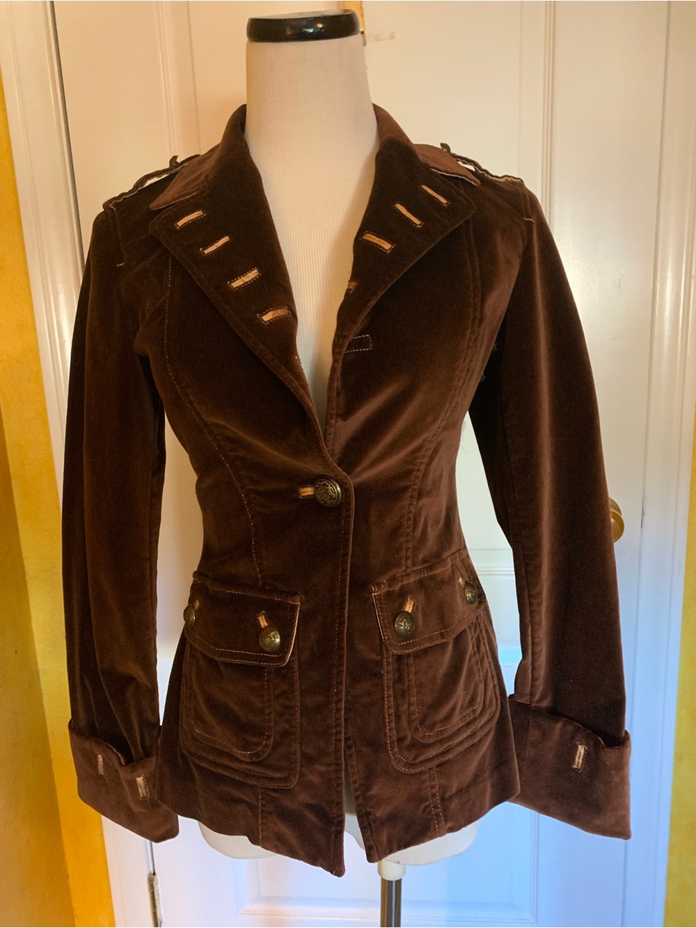 BEBE Y2K Vintage Women’s Brown Velvet Tailored Military Style Jacket size 4